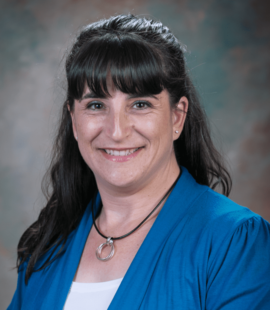 About_Headshot_Traci_891x1024
